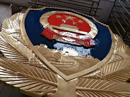 警徽生產過程中的質量控制